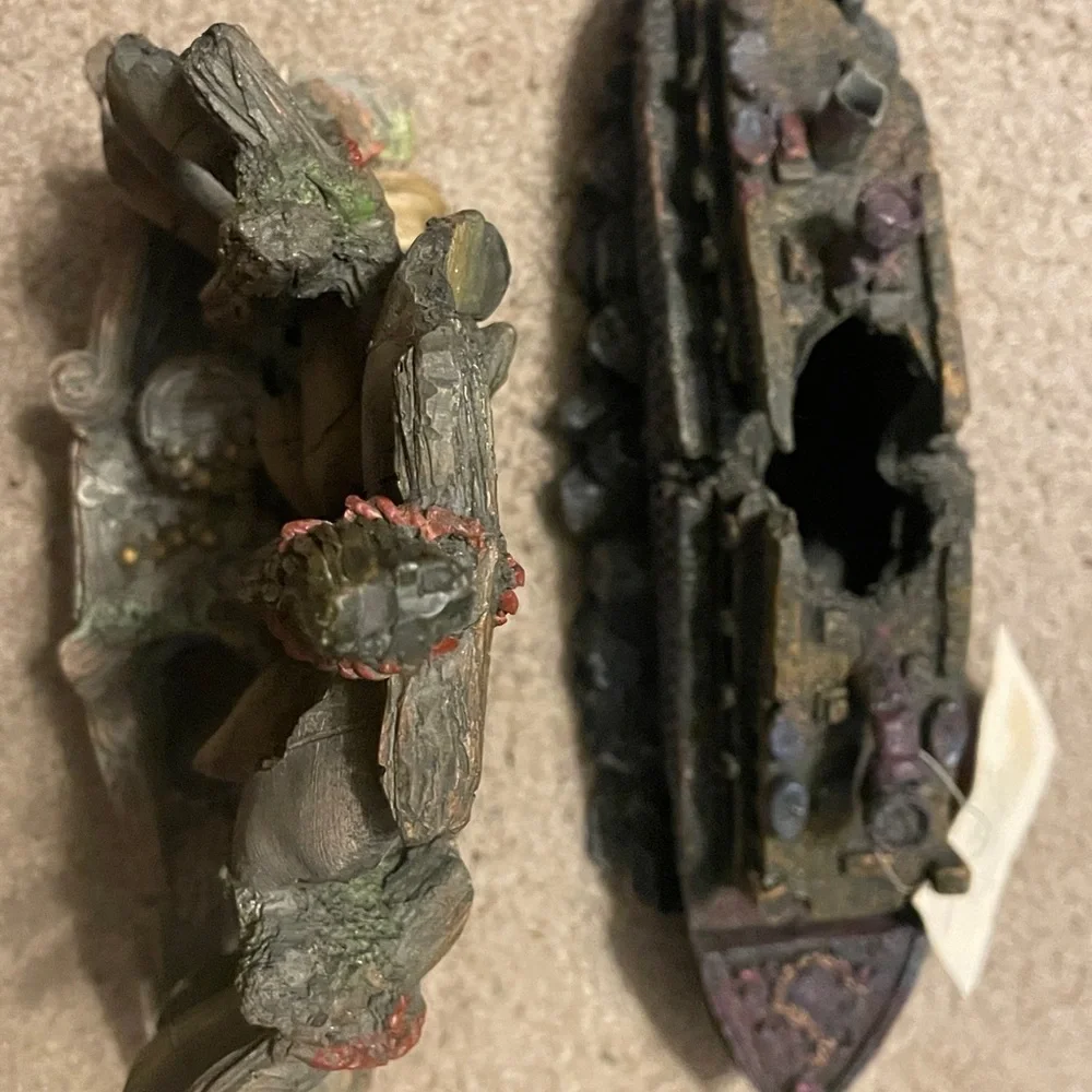 2 Rustic Shipwreck Aquarium Decoration, 1 new